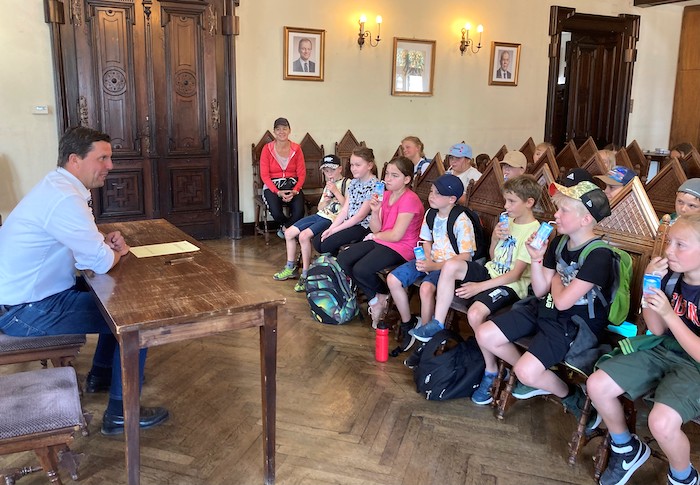 Die dritten Klassen der Volksschule Pinsdorf besuchten die Bezirkshauptstadt Gmunden