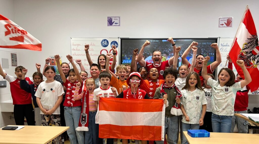 Die ganze Schule jubelte über den Auftaktsieg unserer Fußballnationalmannschaft!